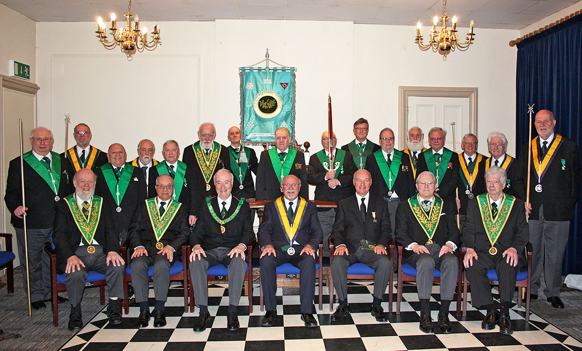 urrey Hills Council No. 2o8 welcomes the District Grand Prefect
